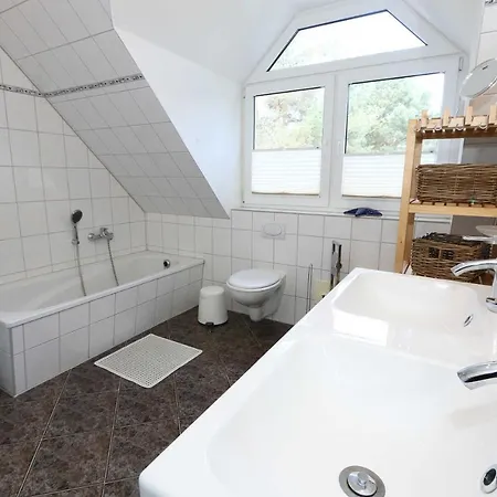 Haus Inselwind - Doppelhaushalfte * Baabe